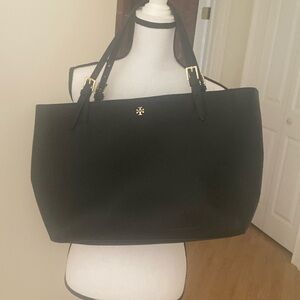 Brand new condition classic Tory Burch handbag